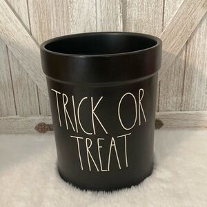 Rae Dunn Trick Or Treat Crock